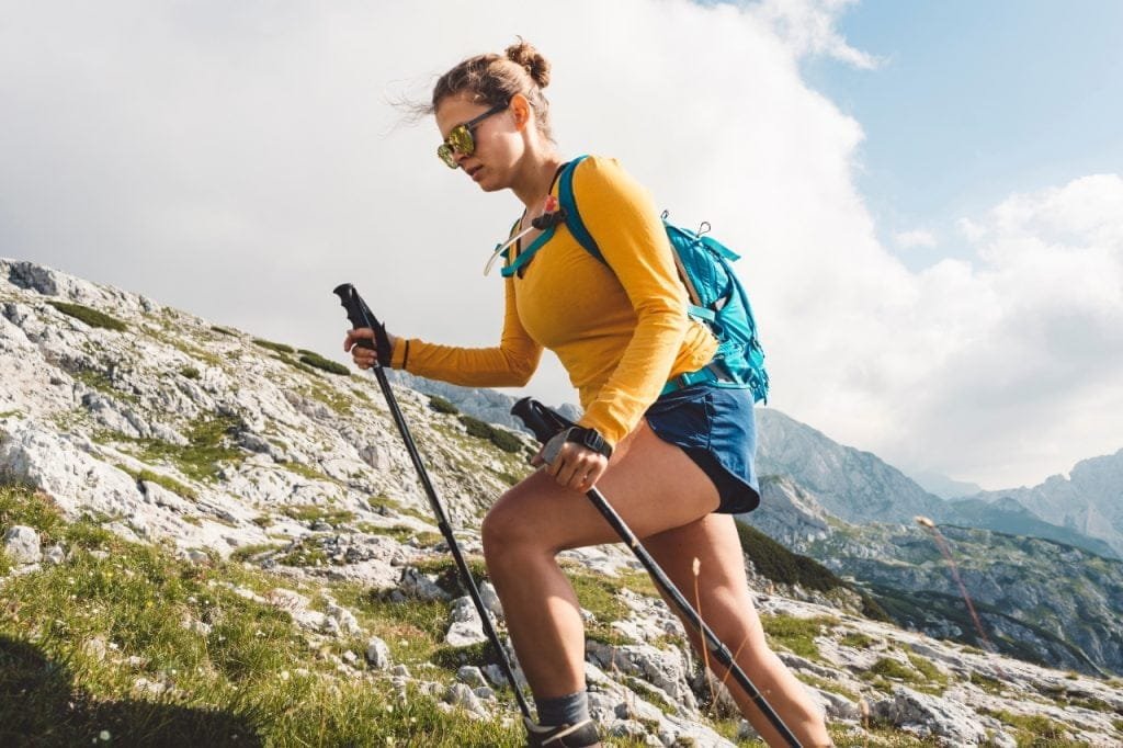 Mulher praticado hiking